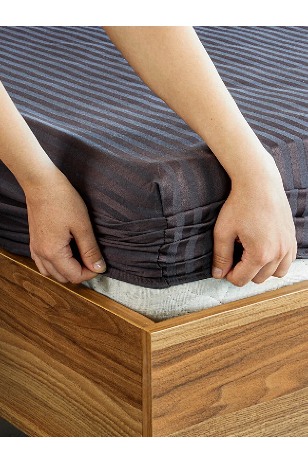 Antrasit Pamuklu Çizgili Saten Lastikli Çarşaf Takımı Tek Kişilik  + 1 Yastık Kılıfı