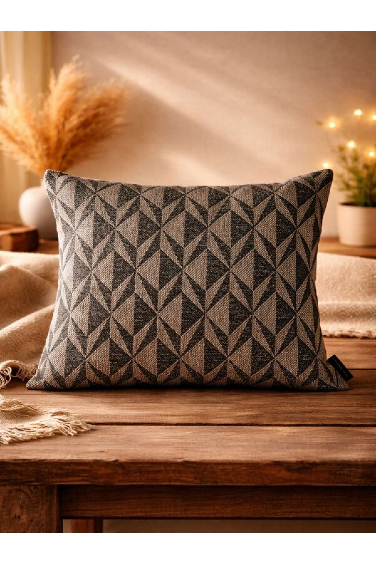 Kahverengi Geometrik Desenli Keten Kırlent Kılıfı 43x43 cm – Premium Collection