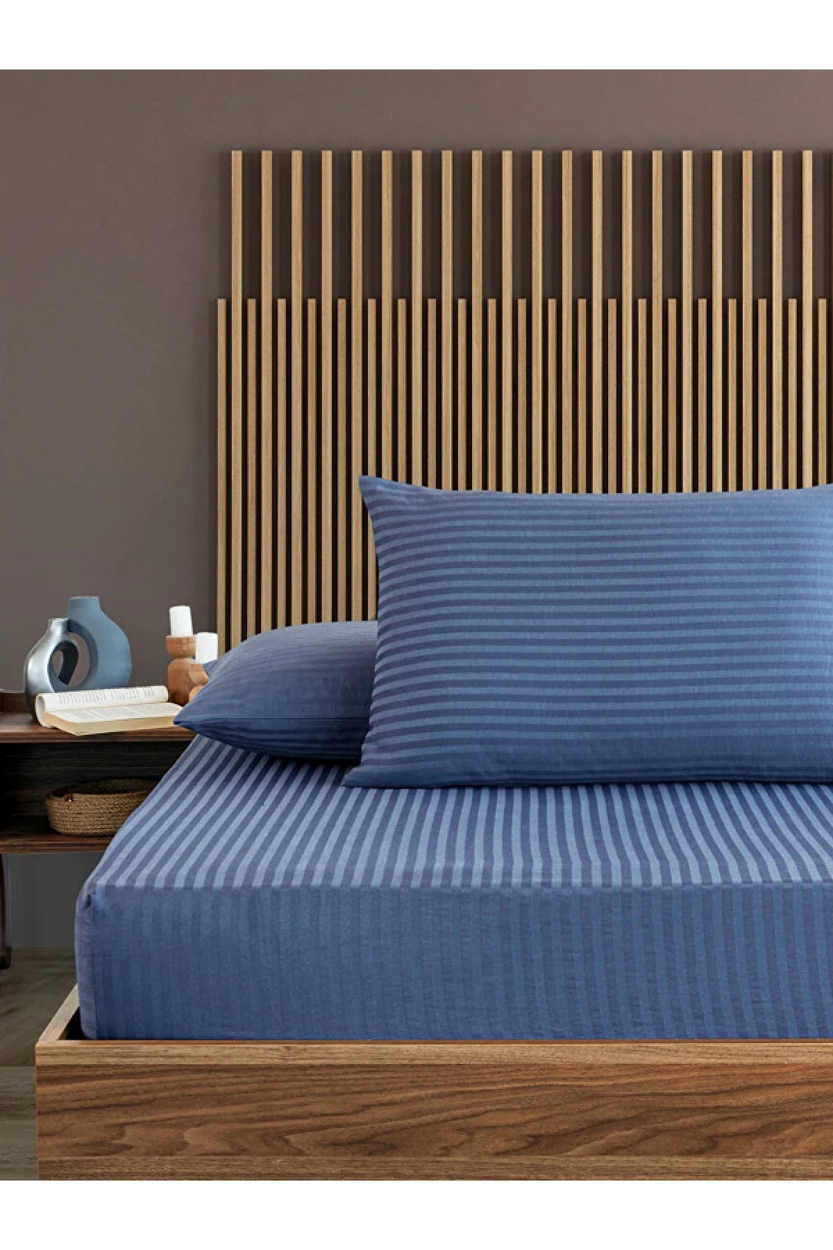 Indıgo Mavi Pamuklu Çizgili Saten Lastikli Çarşaf Takımı Çift Kişilik  + 2 Yastık Kılıfı