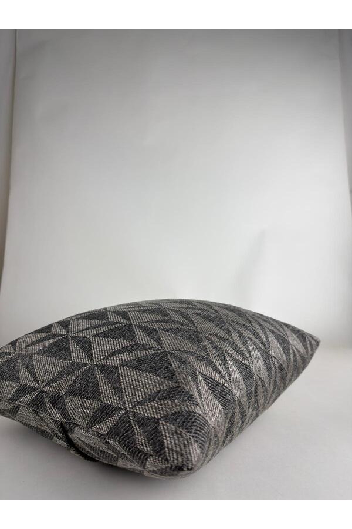 Kahverengi Geometrik Desenli Keten Kırlent Kılıfı 35x50 cm – Premium Collection