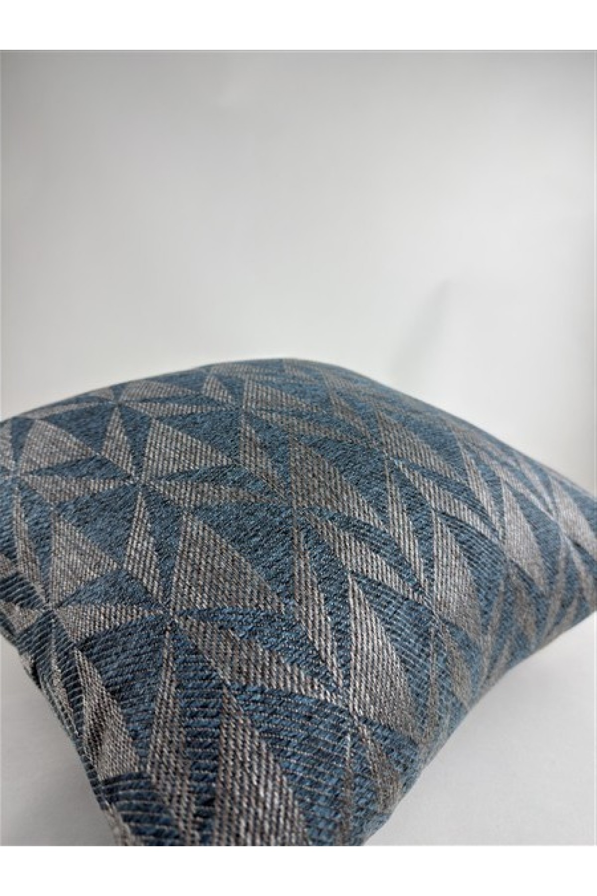 Mavi Geometrik Desenli Keten Kırlent Kılıfı 43x43 cm – Premium Collection