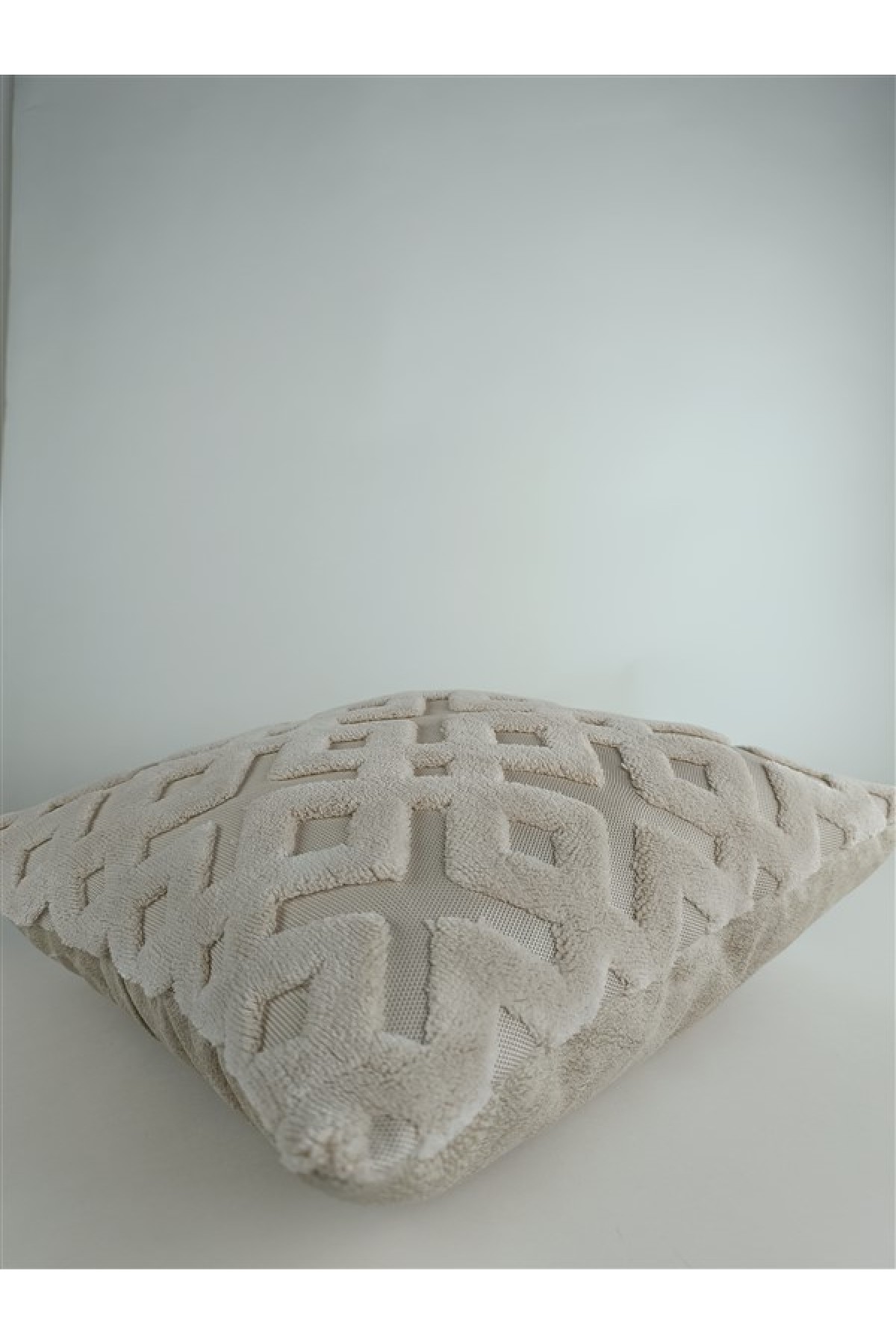 Mrs.Gugar Punch Peluş Kırlent Kılıfı Bej