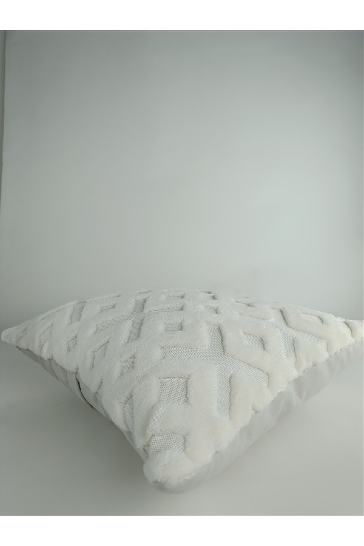 Mrs.Gugar Punch Peluş Kırlent Kılıfı Krem